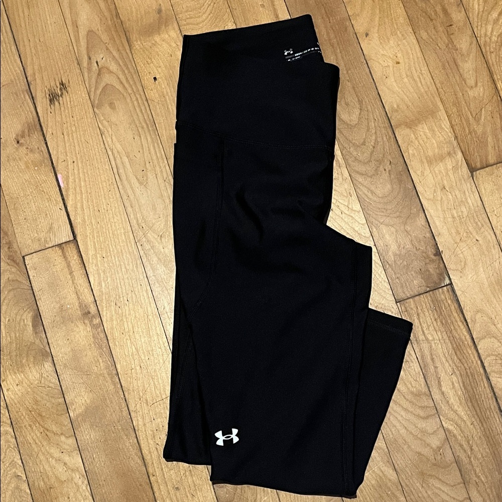 Under Armour Dark Black Athletic Leggings -capri length